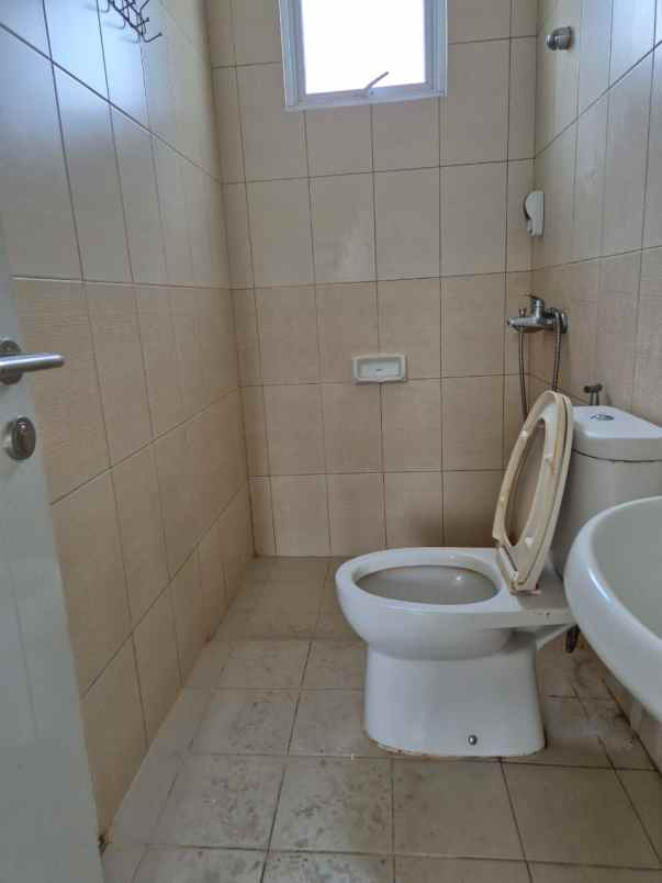 disewakan rumah cluster thames jgc jakarta