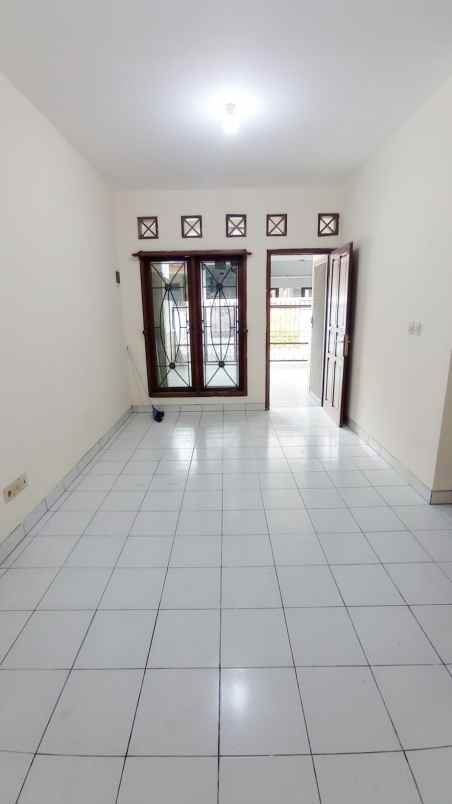 disewakan rumah duren sawit