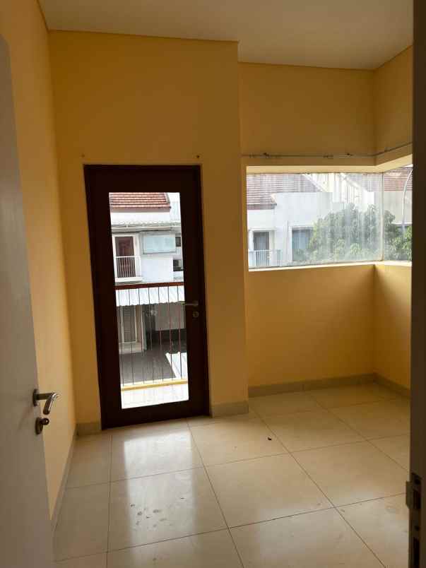 disewakan rumah jakarta garden city