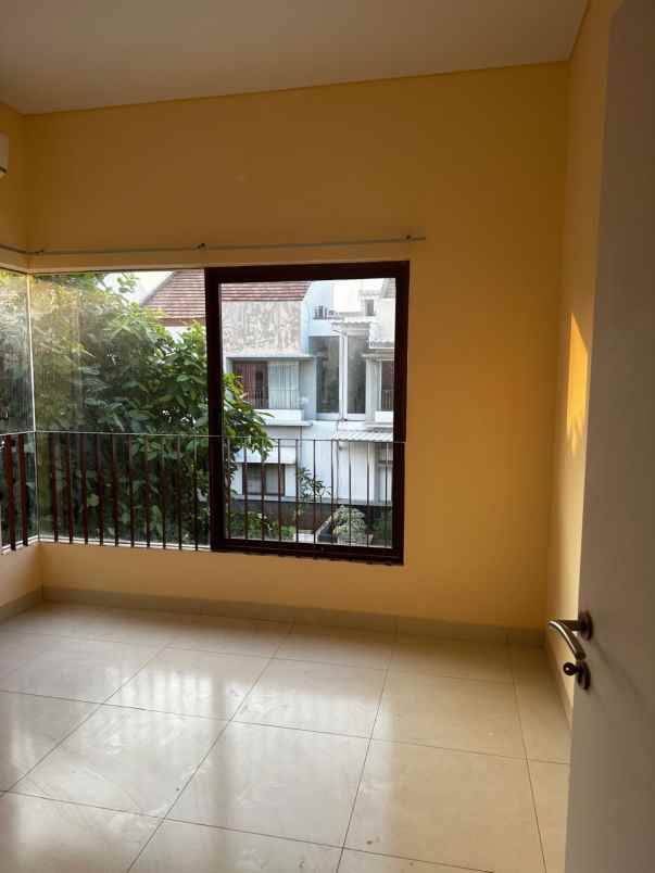 disewakan rumah jakarta garden city