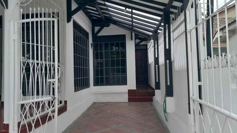 disewakan rumah jl cijerokaso gegerkalong