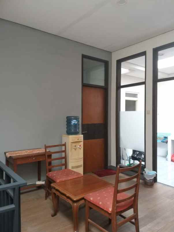 disewakan rumah kayu putih utara