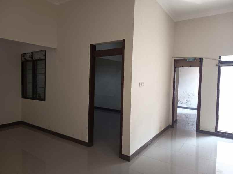 disewakan rumah manyar tirtoyoso