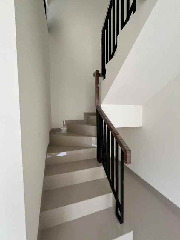 disewakan rumah suvarna sutera cluster