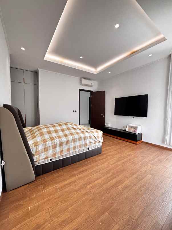 disewakan rumah suvarna sutera tangerang