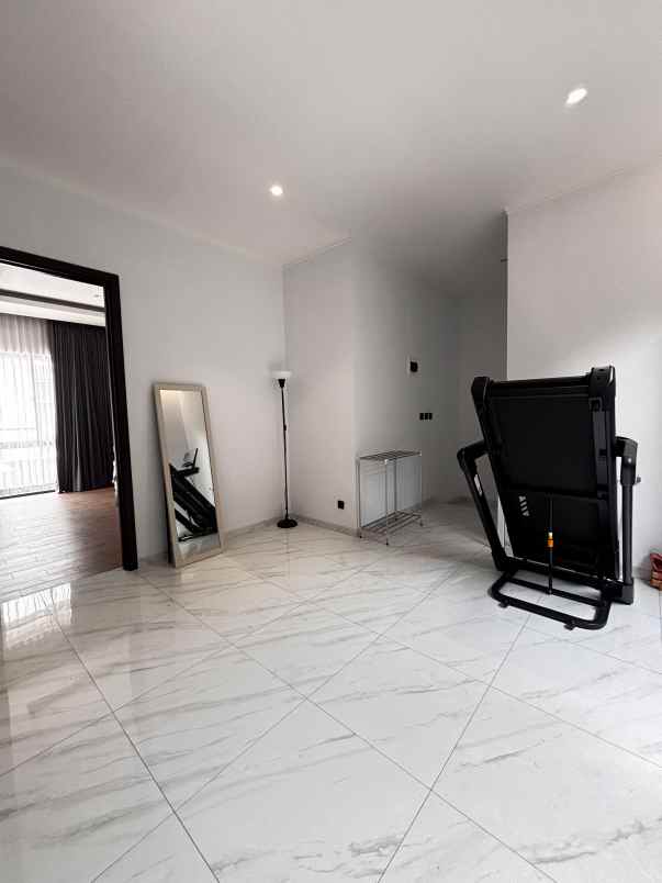 disewakan rumah suvarna sutera tangerang