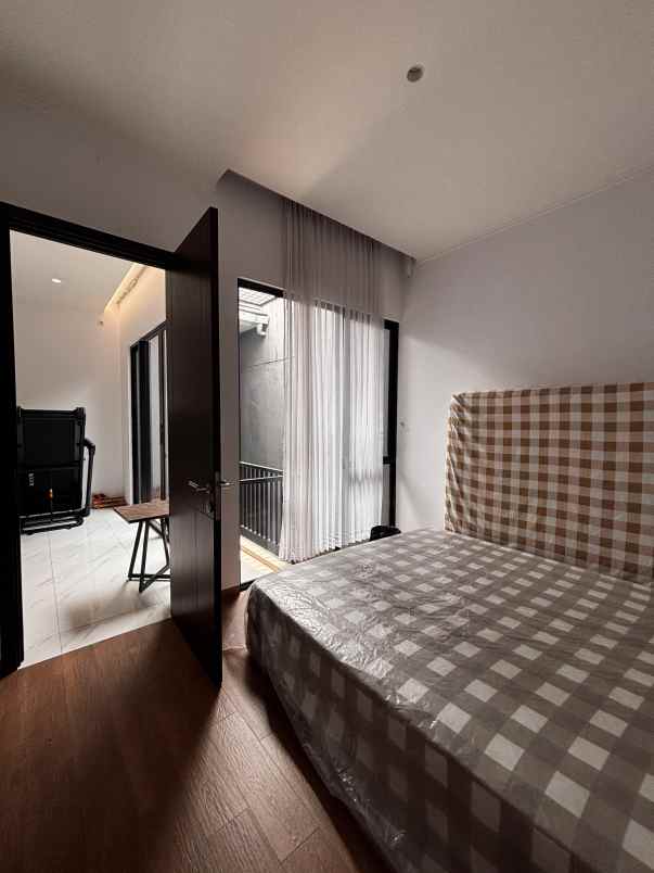 disewakan rumah suvarna sutera tangerang