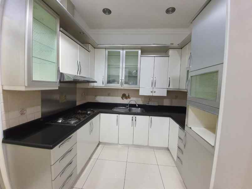 disewakan rumah the riviera garden