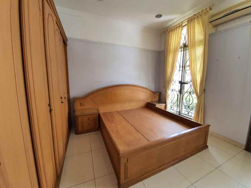 disewakan rumah the riviera garden