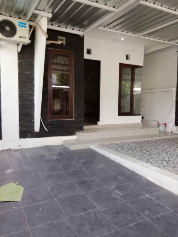disewakan rumah the royal griya loka