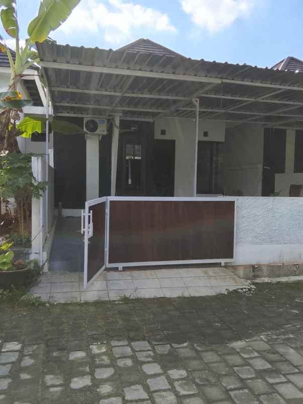disewakan rumah the royal griya loka