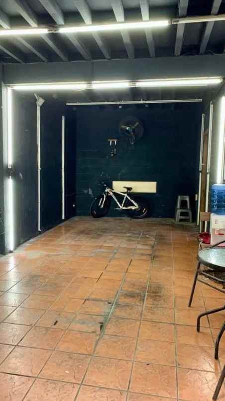 disewakan rumah usaha bratang wetan surabaya