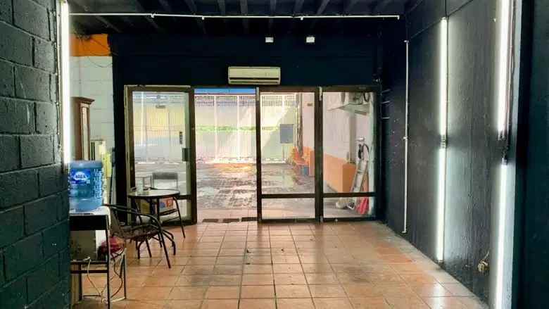 disewakan rumah usaha bratang wetan surabaya