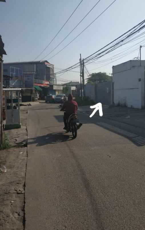 ex pabrik depannya jalan besar