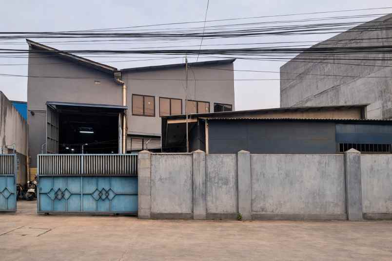 gudang dekat toll bekasi timur pinggir jalan besar