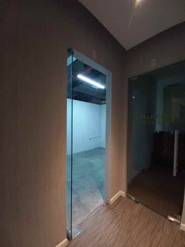 jual atau sewa office space di world capital tower