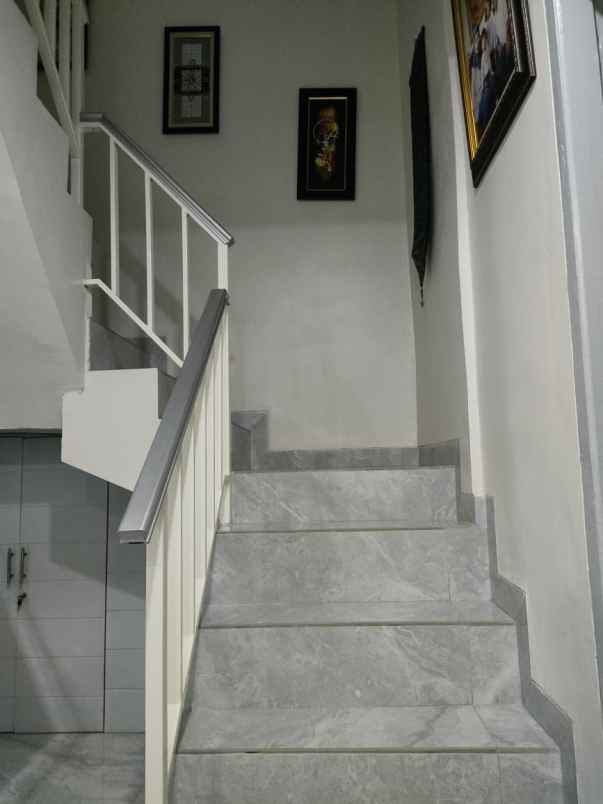 jual rimah beserta isinya lokasi pondok aren