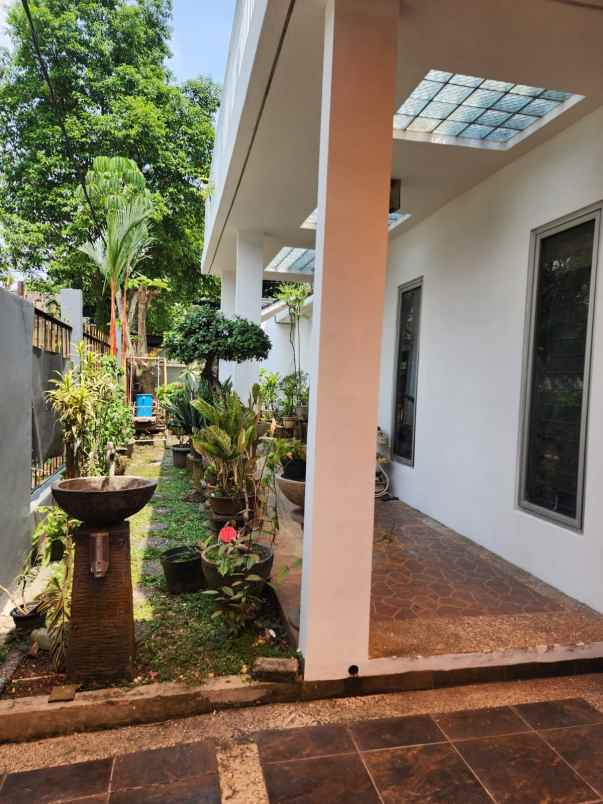 jual rumah cantik komplek buntu tenang di bintaro
