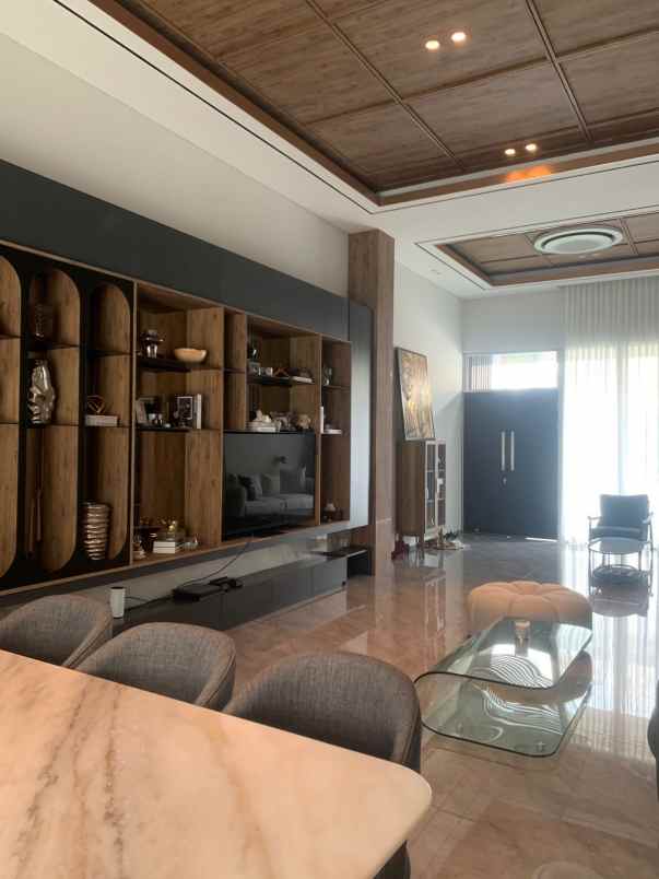 jual rumah furnished mewah bukit villa pik 2