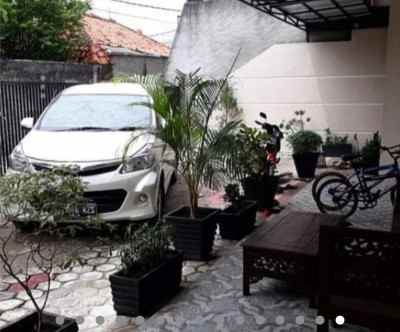 jual rumah lokasi strategis di lampiri pondok kelapa