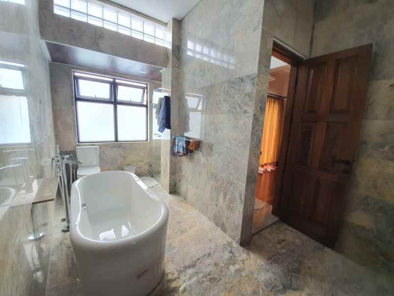 jual rumah mewah kolam renang kemang jakarta selatan