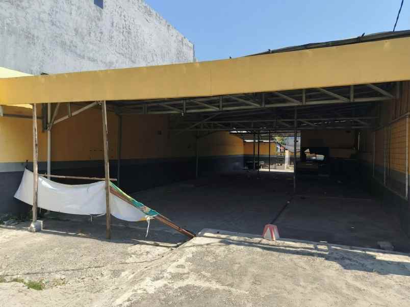 ruang usaha gunung anyar bangunan ex kopi pahlawan