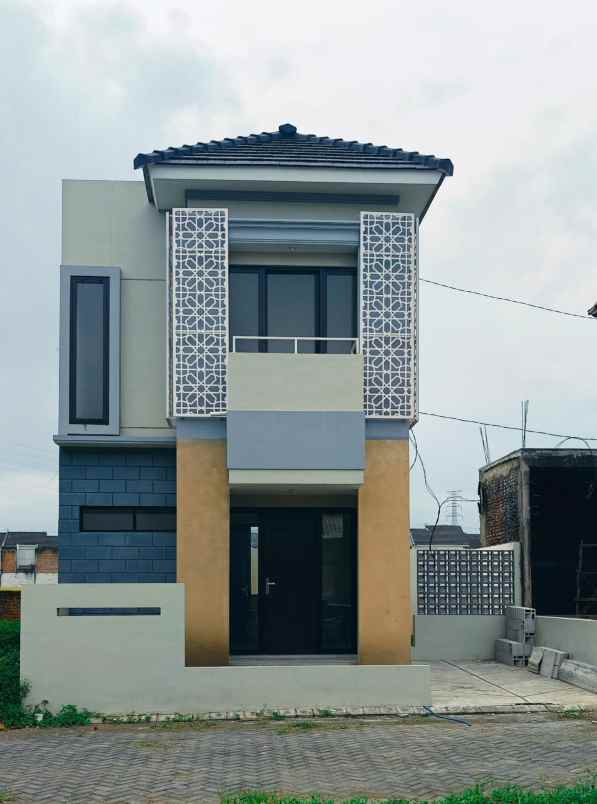 rumah 2 lantai 500 jutaan di sukun malang