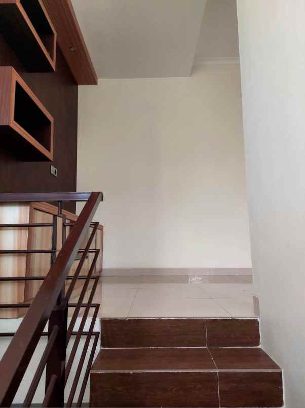 rumah 2 lantai cluster di jalan hangtuah pekanbaru