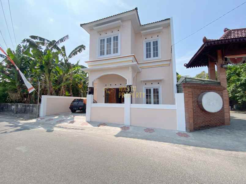 rumah 2 lantai design klasik dekat kampus 4 uad jogja