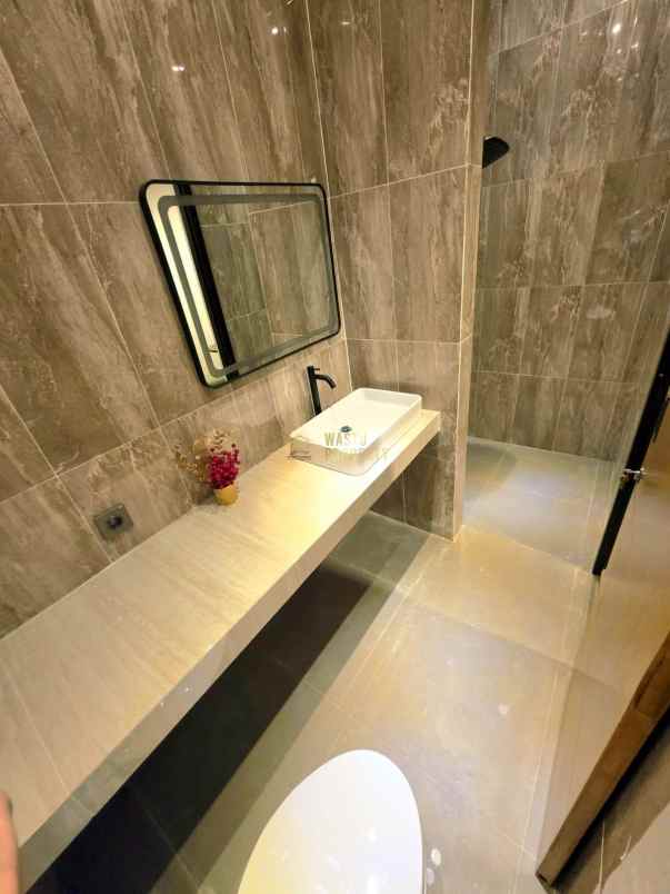 rumah 2 lantai full furnished dekat maguwoharjo sleman