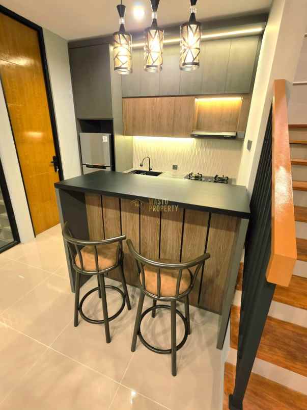 rumah 2 lantai full furnished dekat maguwoharjo sleman