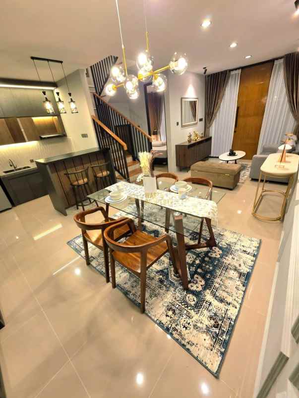rumah 2 lantai full furnished dekat maguwoharjo sleman