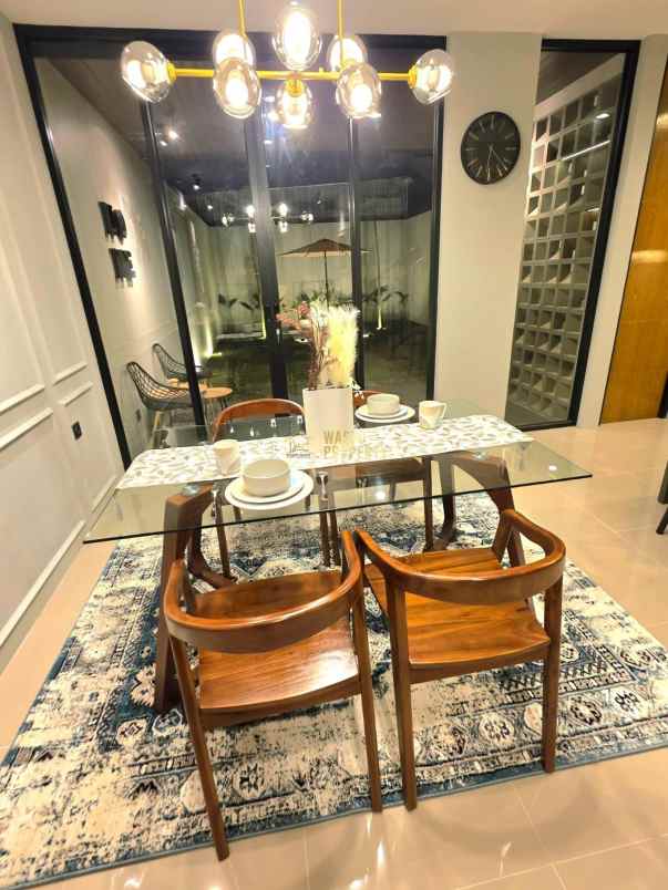 rumah 2 lantai full furnished dekat maguwoharjo sleman