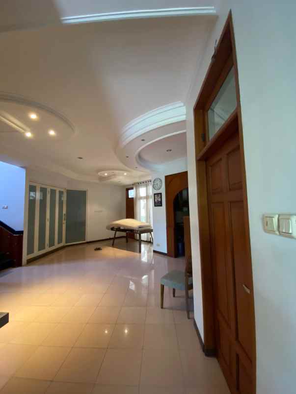 rumah 2 lantai manyar kartika semi furnish