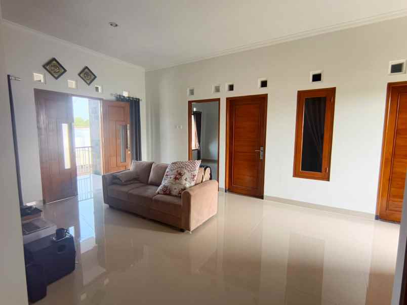 rumah 2 lantai murah 1 3 miliyaran saja di kalsan