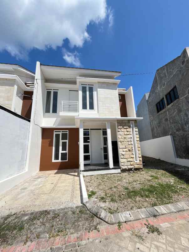 rumah 2 lantai siap huni di kota ponorogo