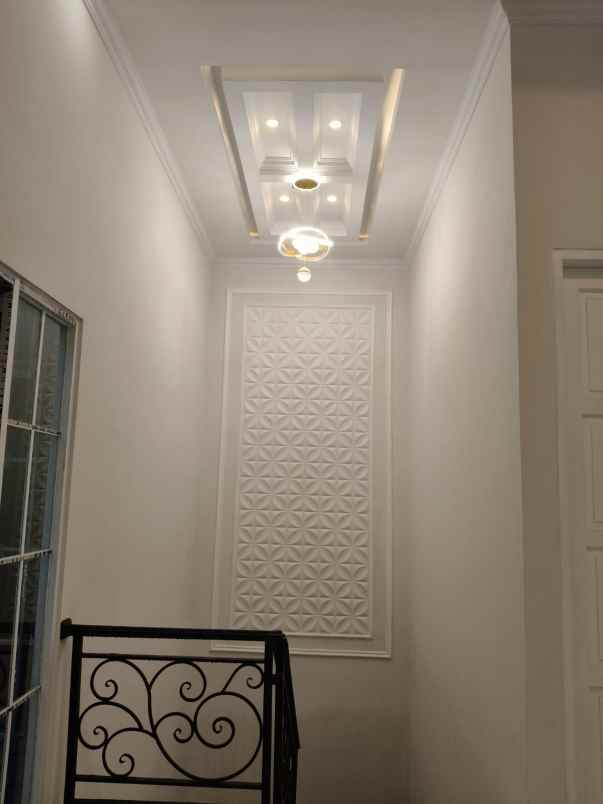 rumah 2 lantai siap huni di tanah baru depok