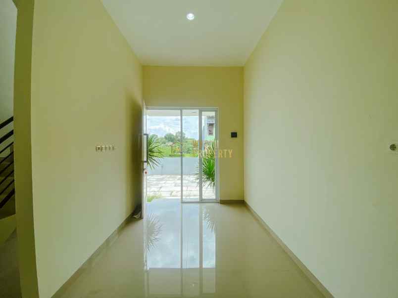 rumah 2 lantai strategis di kawasan maguwoharjo sleman