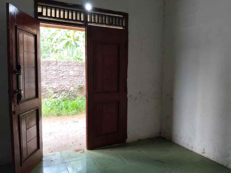rumah 200 juta barat pasar karangpandan