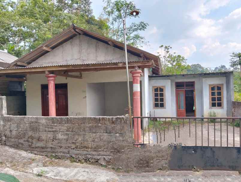 rumah 200 juta barat pasar karangpandan