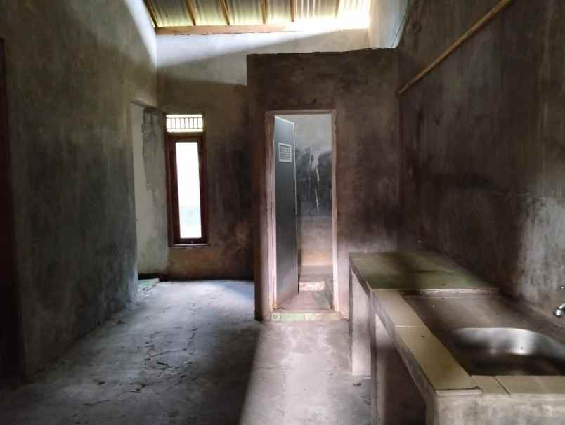 rumah 200 juta barat pasar karangpandan