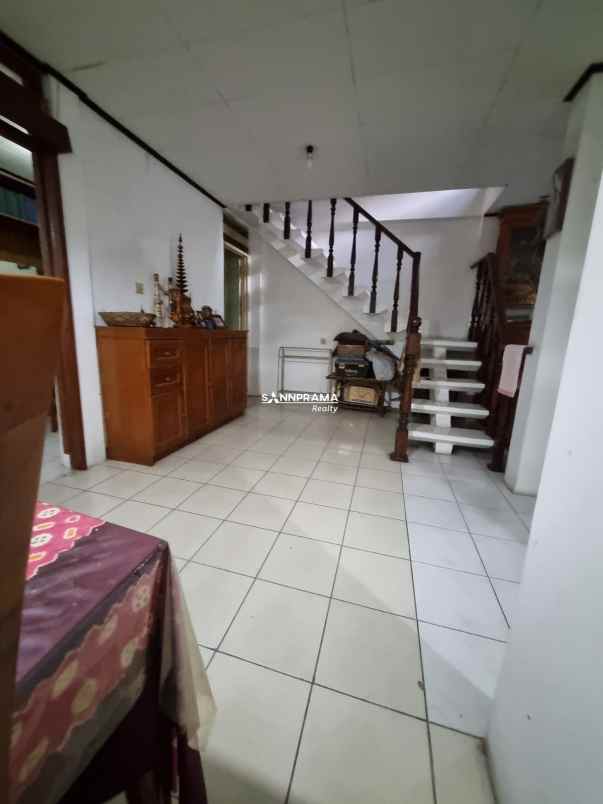 rumah asri 2 lantai strategis di perumnas depok utara
