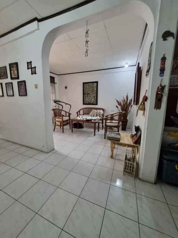 rumah asri 2 lantai strategis di perumnas depok utara