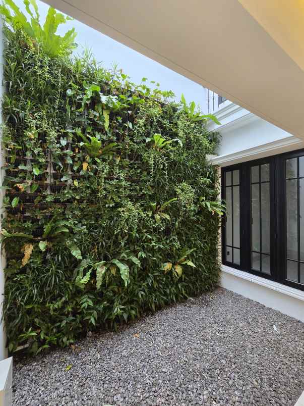 rumah baru american classic di cempaka putih jakpus