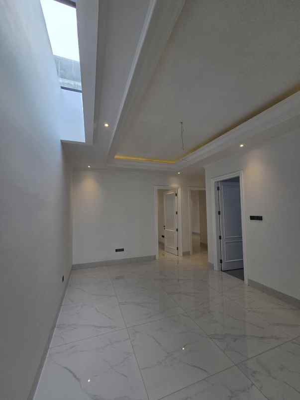 rumah baru american classic di cempaka putih jakpus