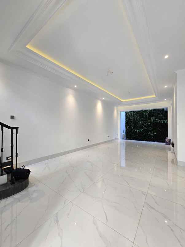 rumah baru american classic di cempaka putih jakpus