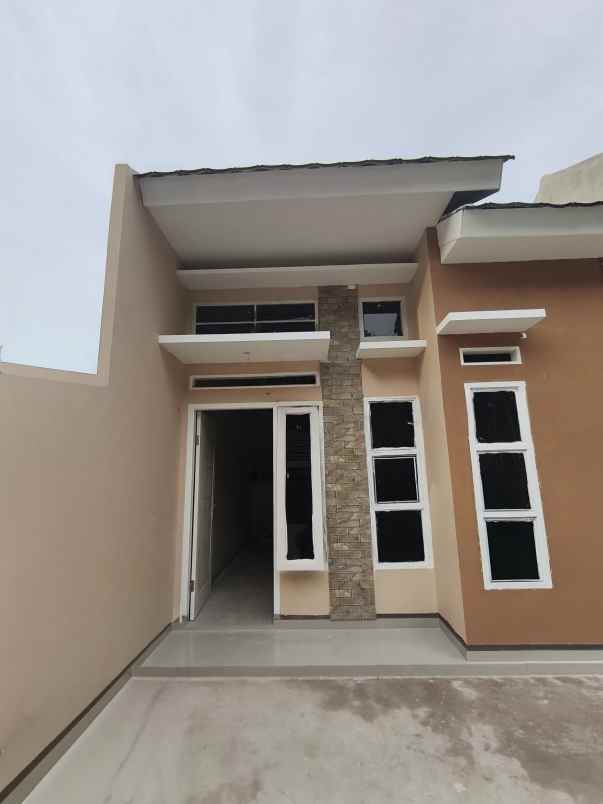 rumah baru ready siap huni