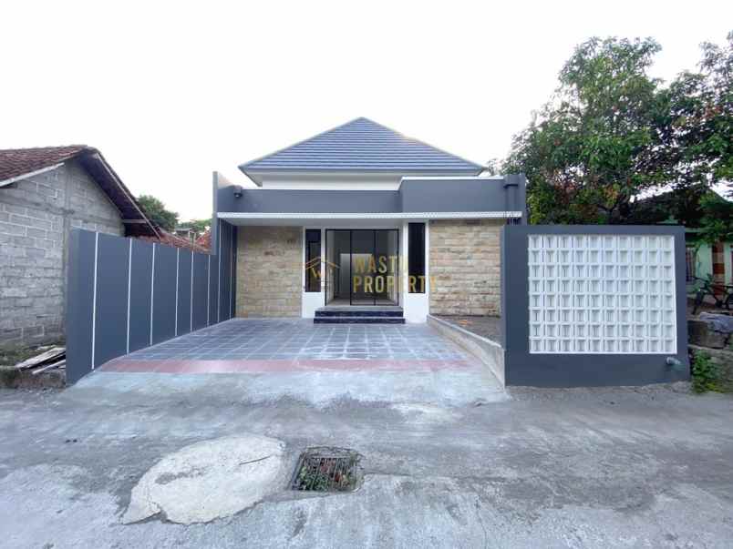 rumah baru strategis dekat uii dan wisata blue lagon