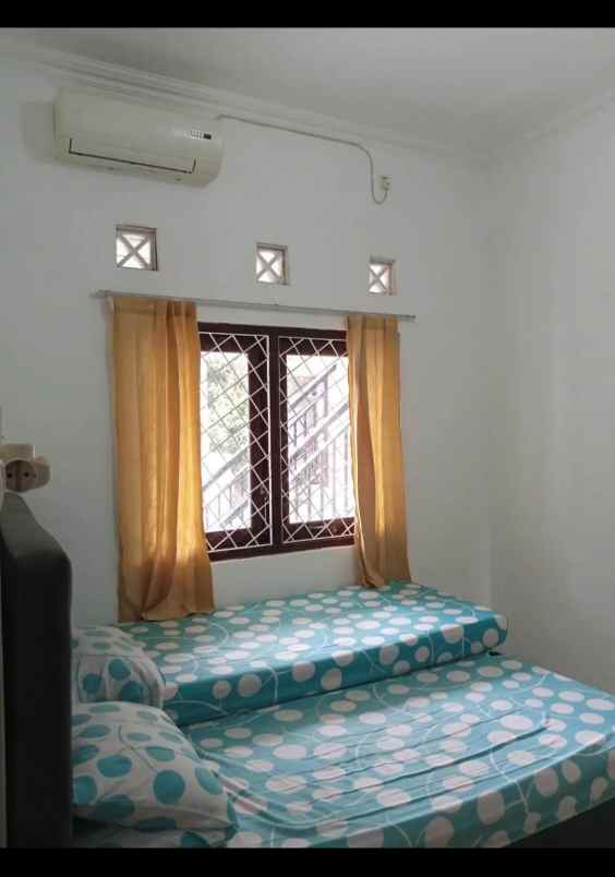 rumah belakang hotel hyatt yogyakarta