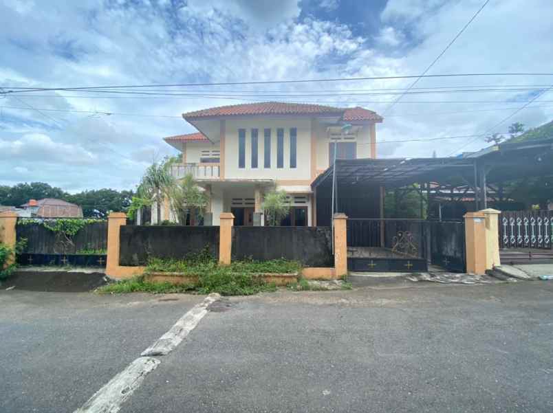 rumah besar 2 lantai telaga bodas karangrejo semarang
